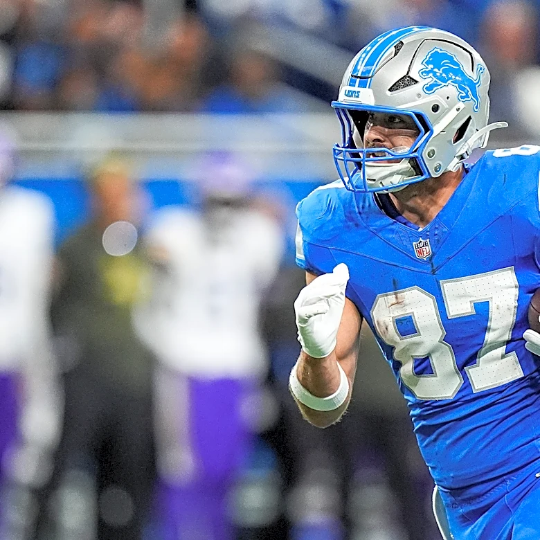 Dan Campbell provides iffy update on Sam LaPorta's hip injury