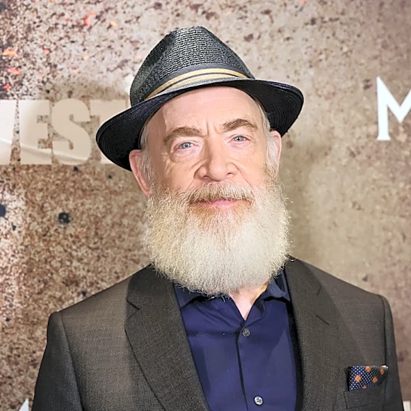 Q&A: J.K. Simmons talks 'The Westies,' sports fandom, his Oscar location
