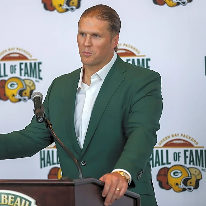 Clay Matthews has 1-word response to TMZ AI photo of face