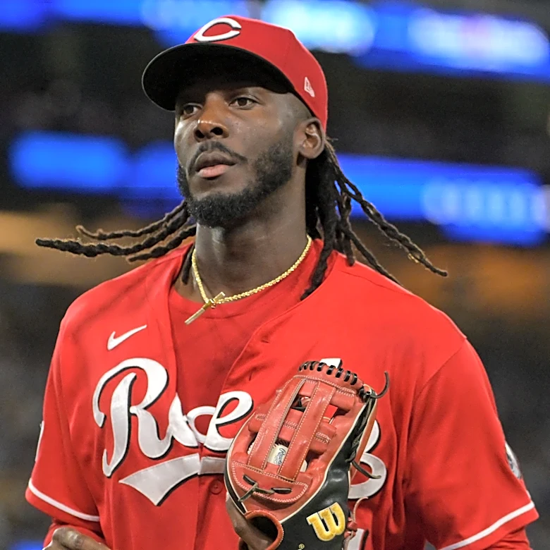 Elly De La Cruz's 102 mph relay assist had MLB fans in complete awe