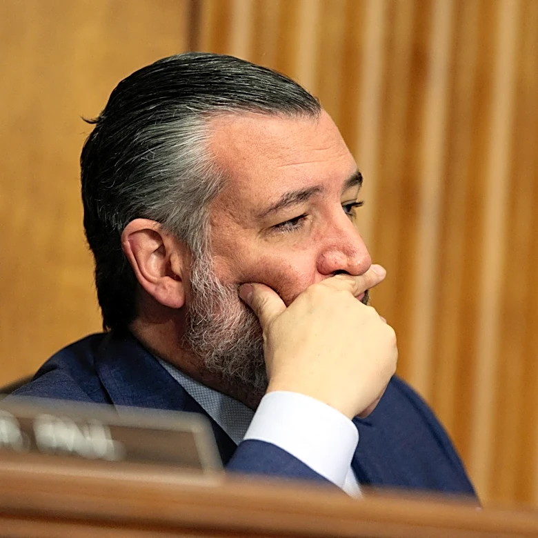 Texas 'College GameDay' crowd boos Ted Cruz during broadcast interview