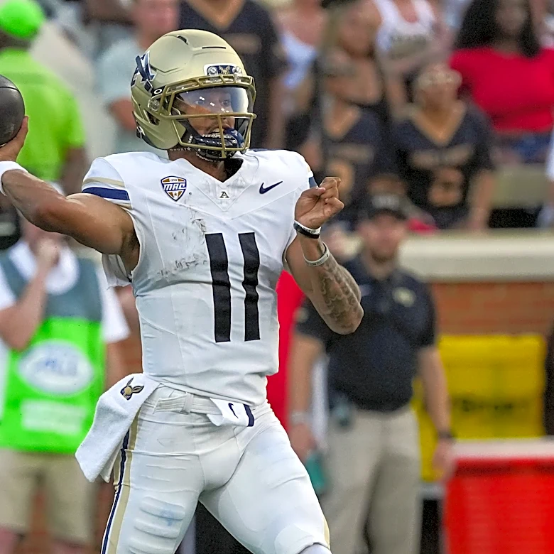Akron fan took delightfully expected route as surprise 'offensive coordinator'