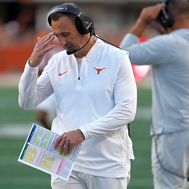 Steve Sarkisian was exasperated by Jeremiah Smith in sitcom-level camera pan