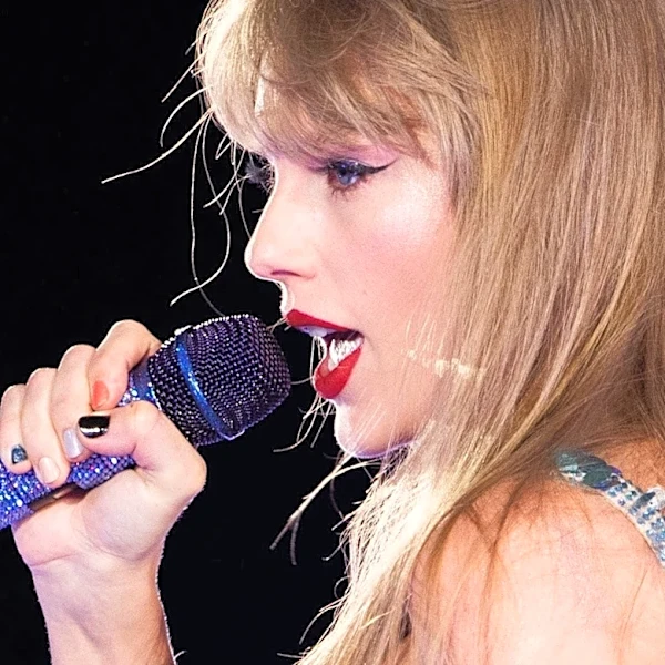 Taylor Swift and Tom Cruise chatted at the Broncos-Chiefs MNF game