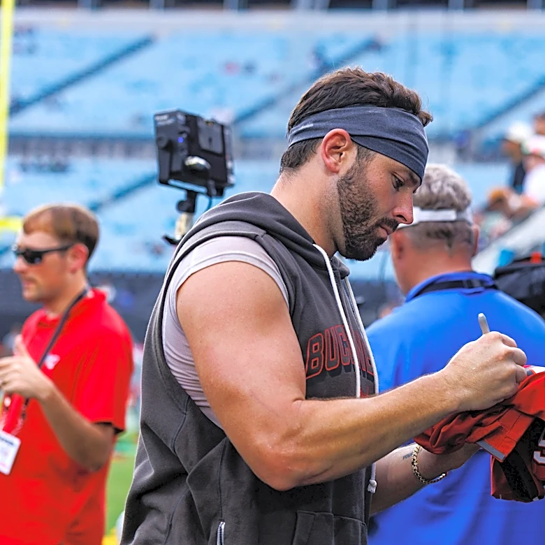 Baker Mayfield wore the Michigan jersey of Todd Bowles' son after losing Oklahoma bet