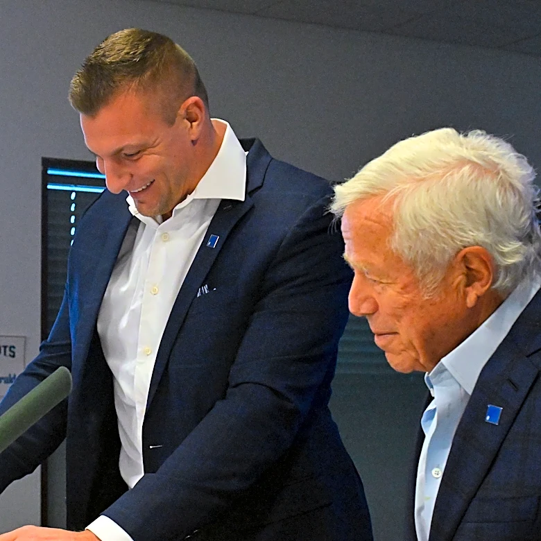 Patriots gave No. 87 to Romeo Doubs without asking Rob Gronkowski, per Gronk