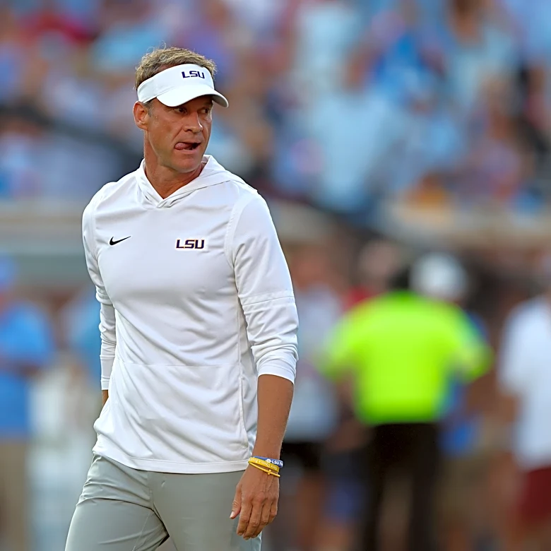 Lane Kiffin's flustered reaction after Trinidad Chambliss play was priceless