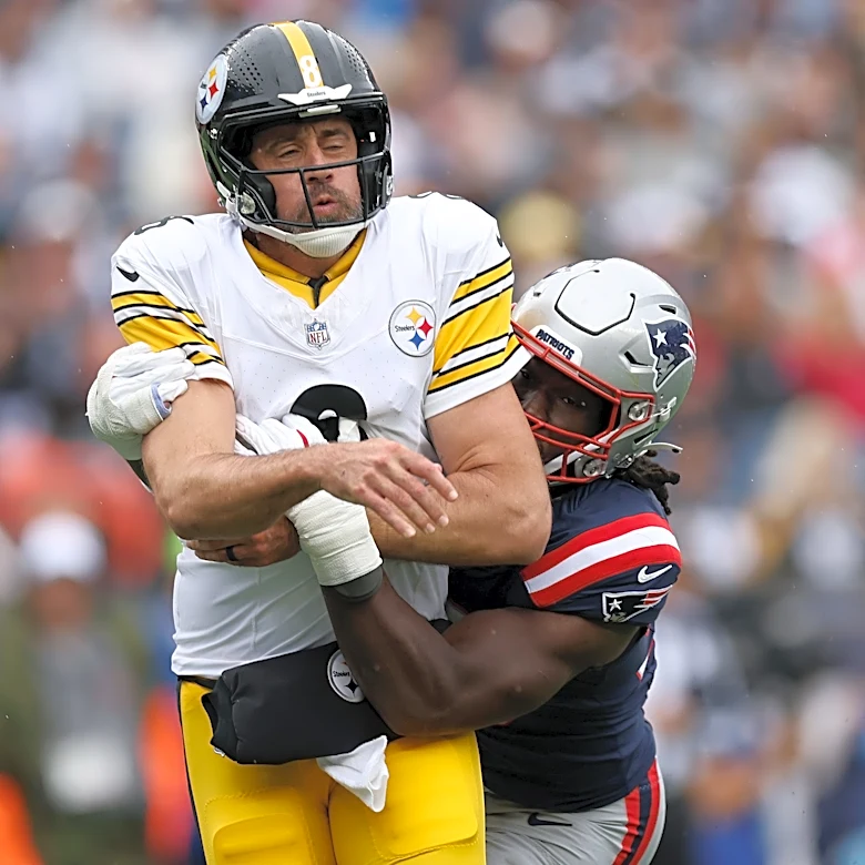 Aaron Rodgers indirectly throws Steelers coaches under bus after Patriots loss