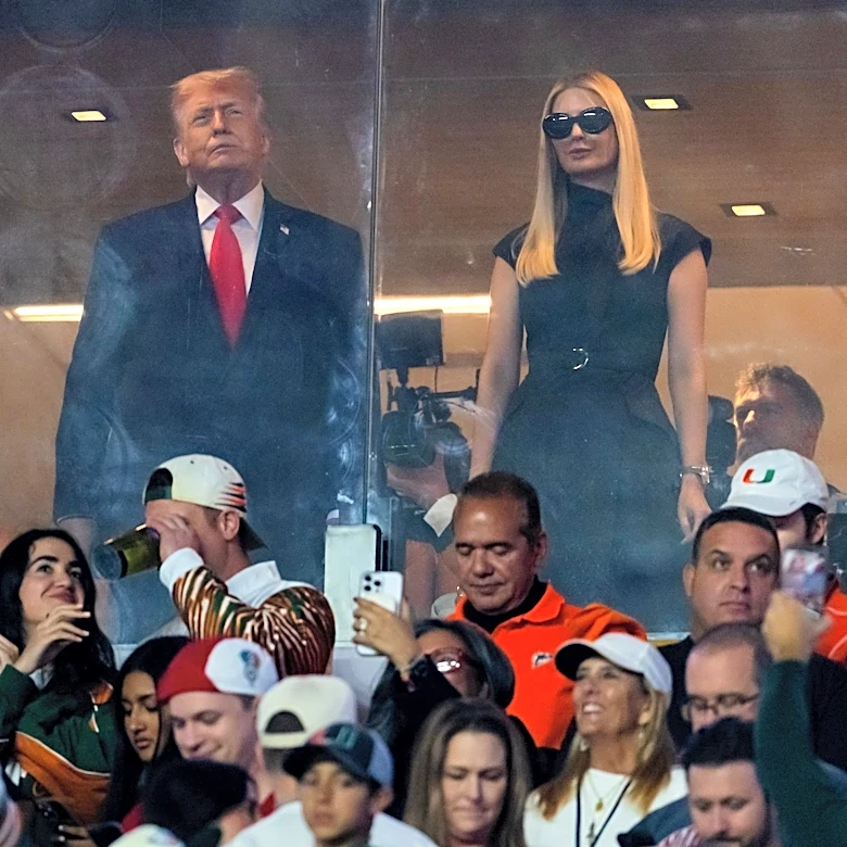 How Donald Trump's attendance at football games changes playcalling, per Texas coach