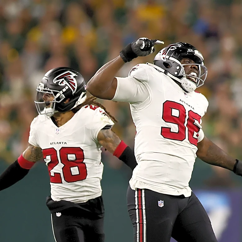 Falcons add insult to injury by blocking Packers kick despite brutal error