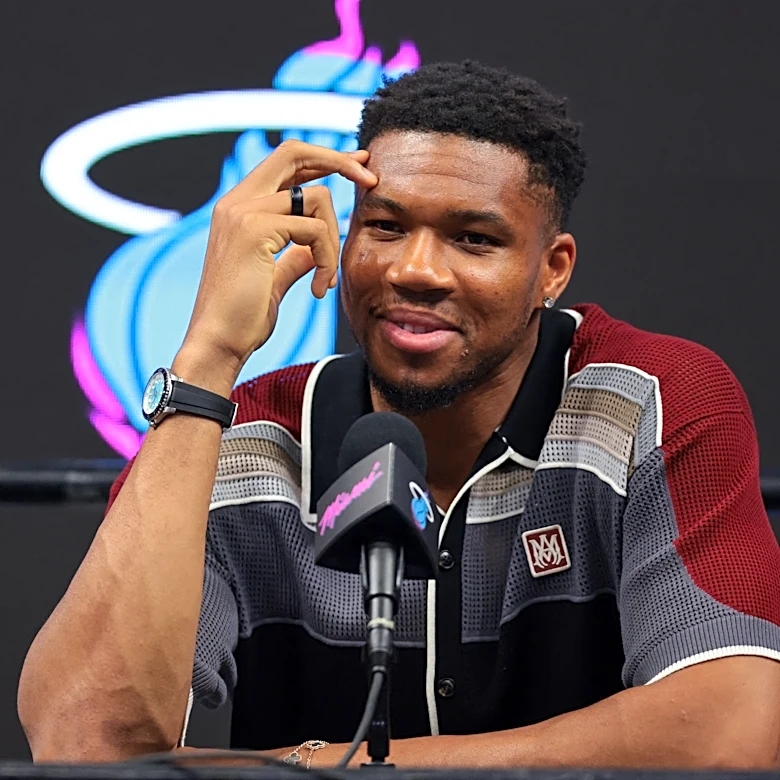 Giannis Antetokounmpo hides from iguana with his kids: 'I'm scared'