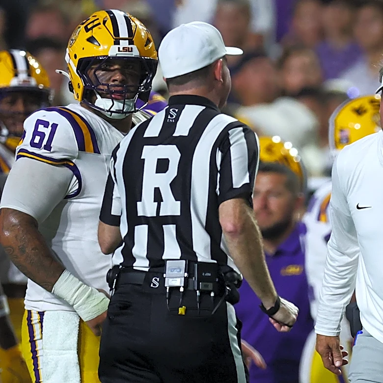 Lane Kiffin went ballistic on an official while looking for an offsides call