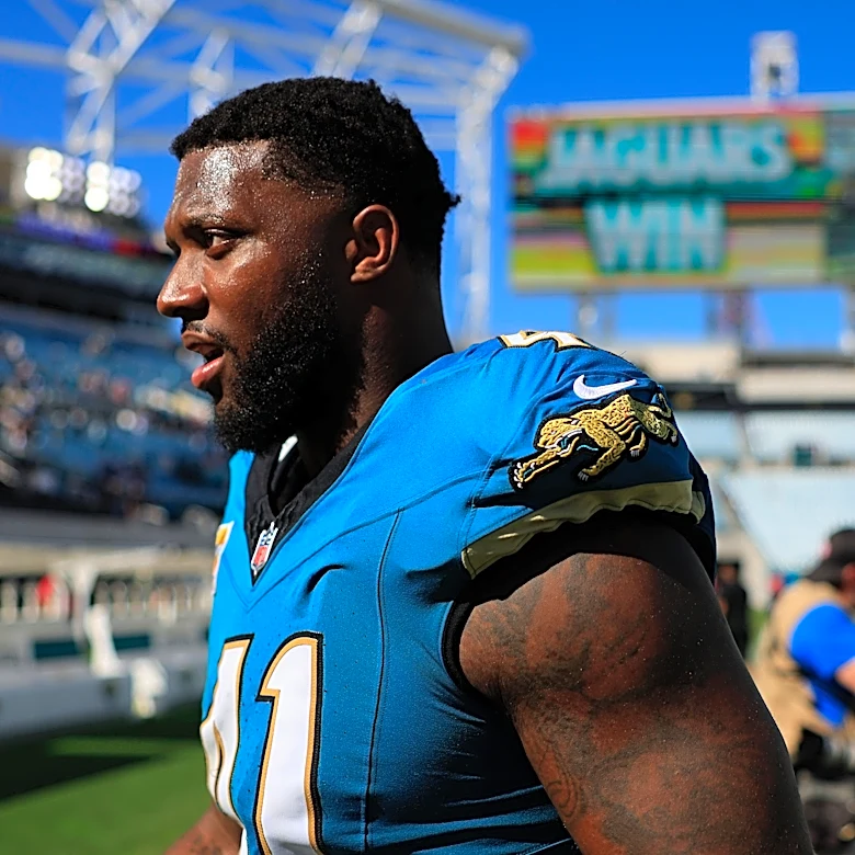 Jaguars defender confronts NFL ball boy in bizarre Travis Hunter post-INT moment