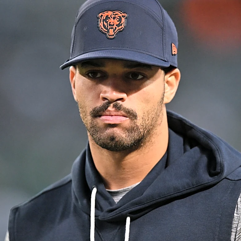 Caleb Williams' reaction to Case Keenum getting game ball says everything about him