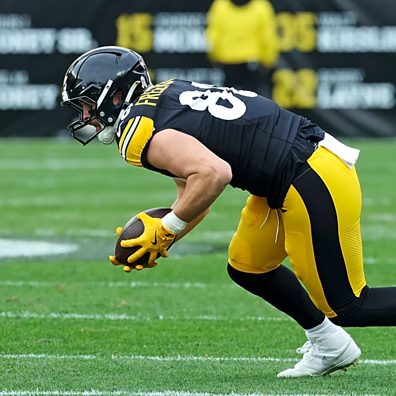 Should you start or sit Pat Freiermuth in fantasy for Steelers vs. Browns?