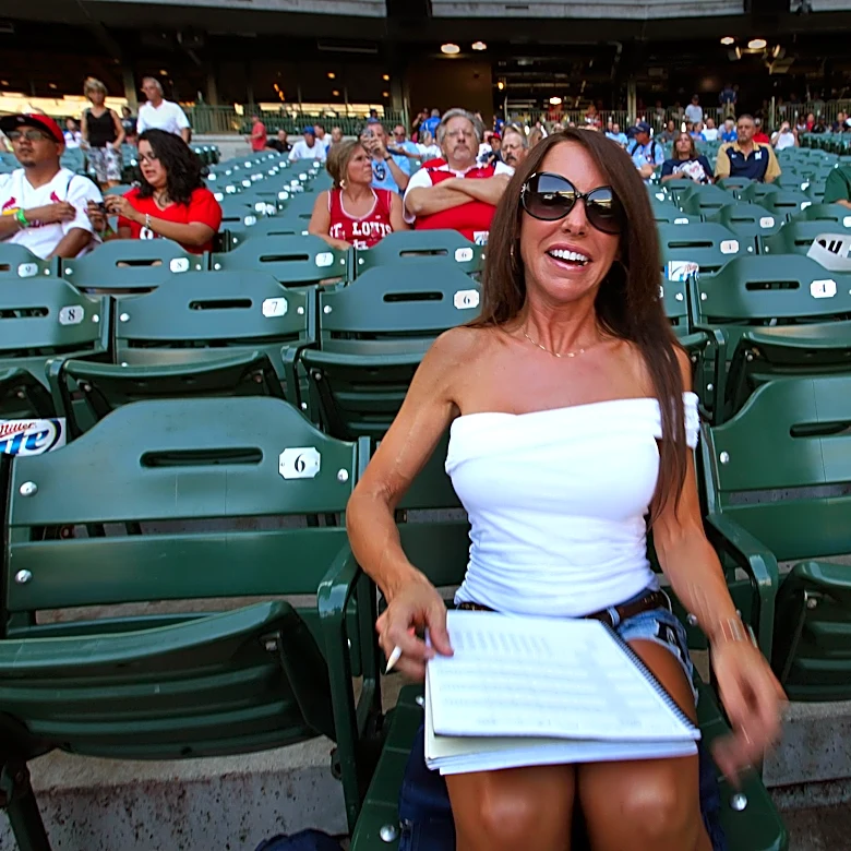 Who is the Brewers fan behind home plate? Meet Front Row Amy