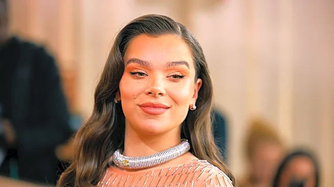 Hailee Steinfeld gets fired up over Josh Allen's big run