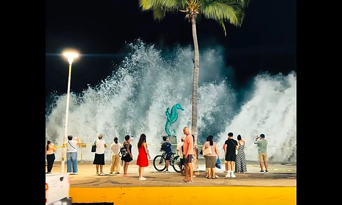 Hurricane Simon generates Vegas-like 'wave show’ in Puerto Vallarta