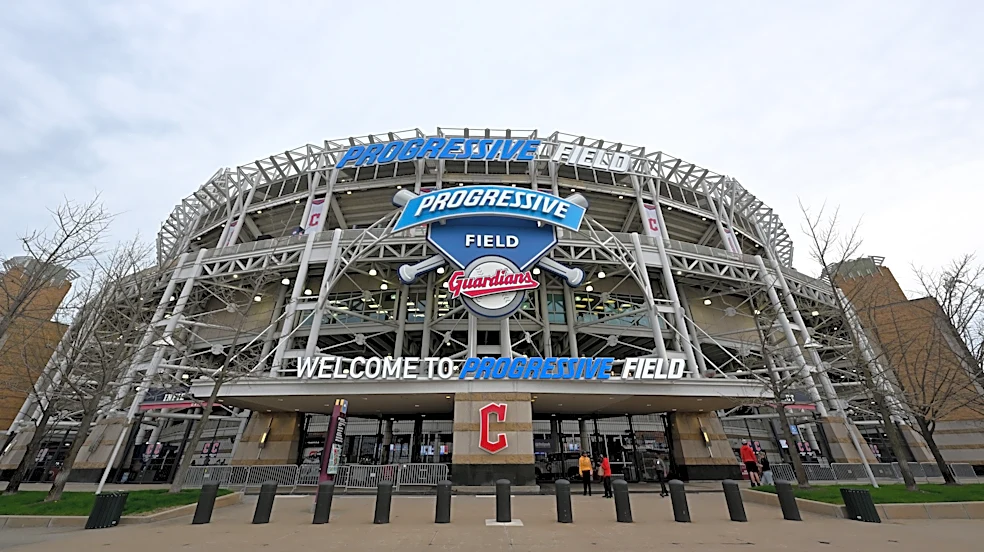 Rain-soaked Guardians stadium leaves massive puddles on warning track