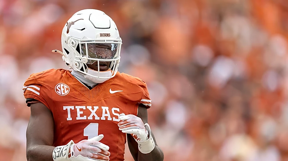 Colin Simmons injury update: Texas superstar leaves Florida game on cart
