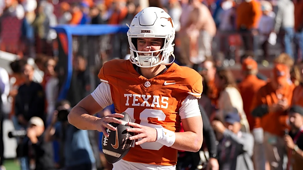 1 photo hints at Arch Manning's recent Texas struggles