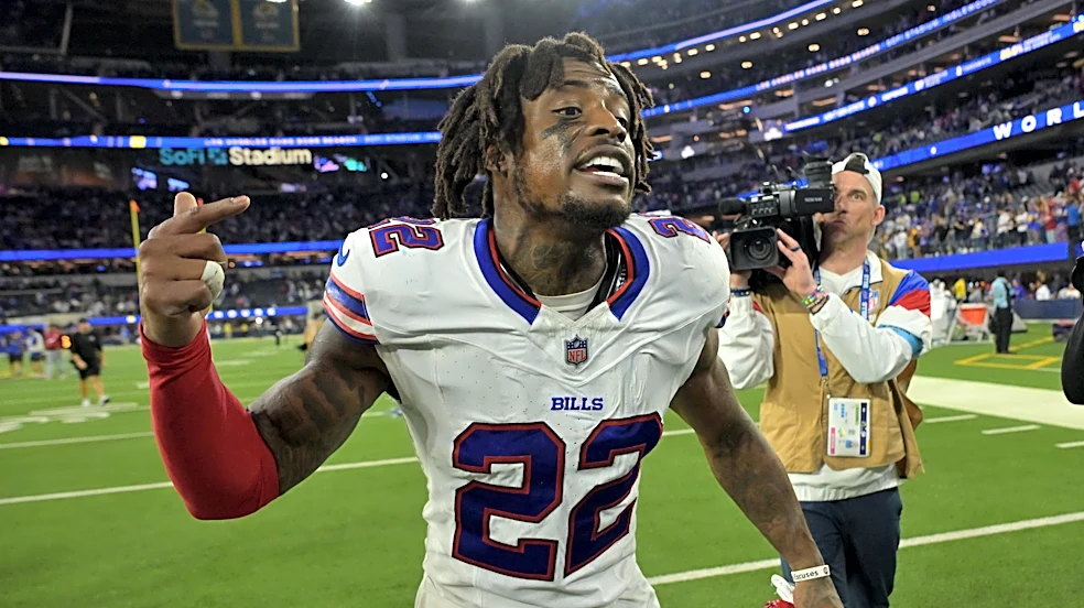Footage shows ejected C.J. Gardner-Johnson crossing a gross line with Brock Bowers
