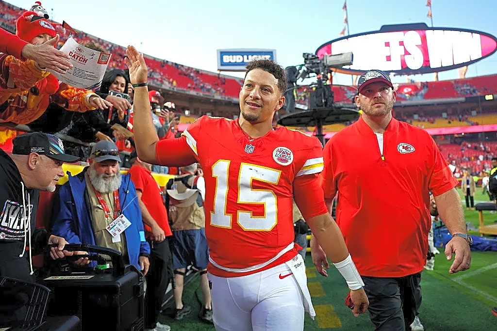Patrick Mahomes had the classiest reaction to tying a Tom Brady record