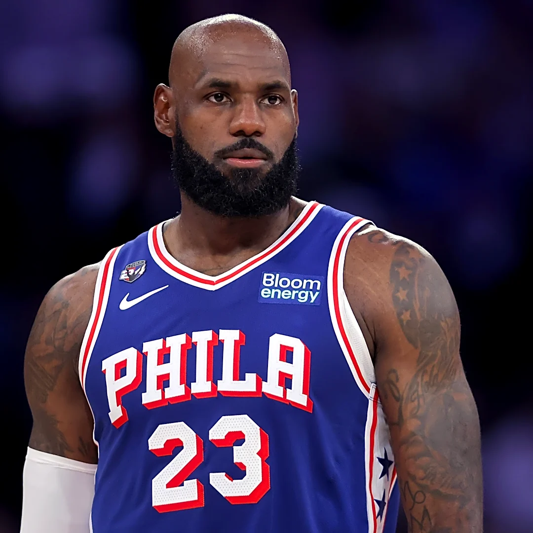 LeBron James shuts down chirping fan in 76ers debut