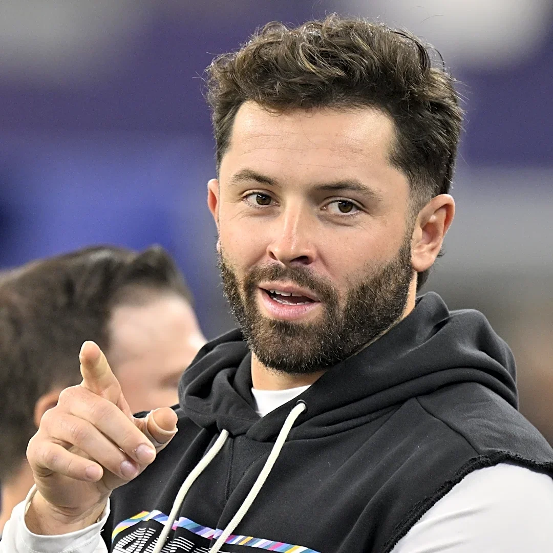 Baker Mayfield was spotted throwing in Bucs practice with a glove as he nears return