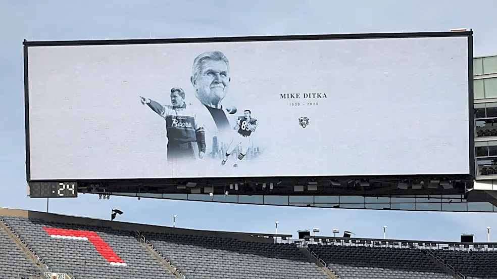 How are the Bears honoring Mike Ditka on Thursday night?