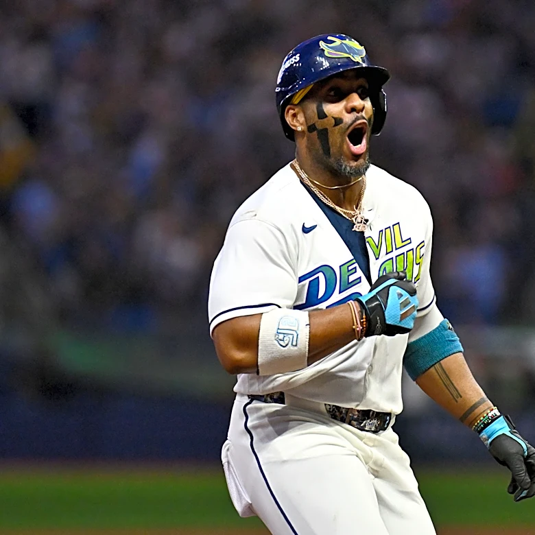 Why does Yandy Diaz paint his eye black in intricate designs?