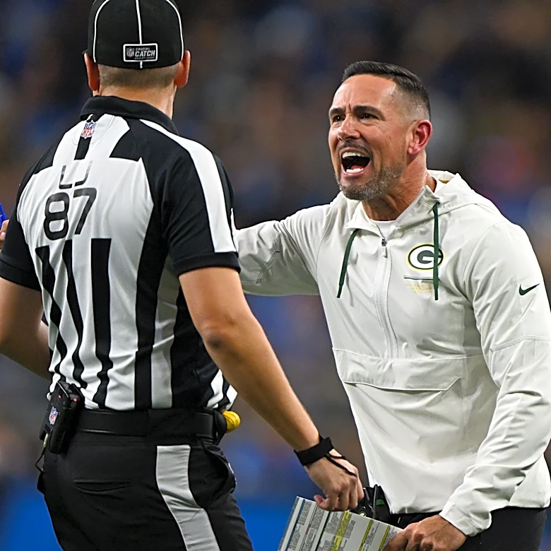 Refs controversial, questionable calls mar end of Packers loss to Lions