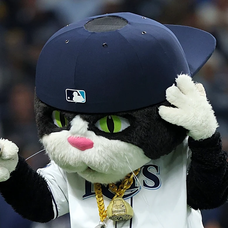 Rays mascot hilariously had to wait in stadium tunnel for Brewers to continue celebration