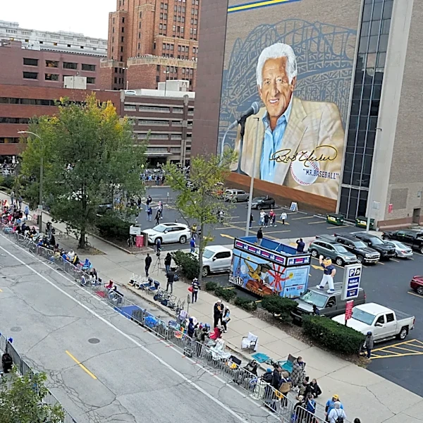 The Bob Uecker mural at the Brewers parade was so perfect