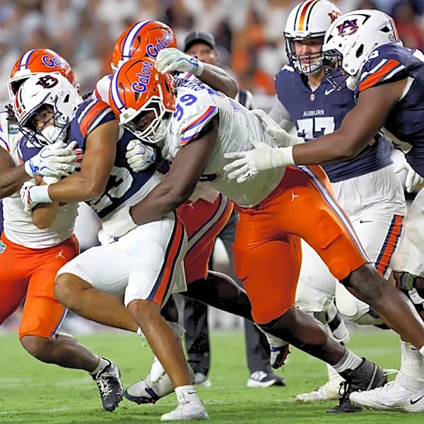 Emmanuel Oyebadejo stands out for Florida's defense against Auburn