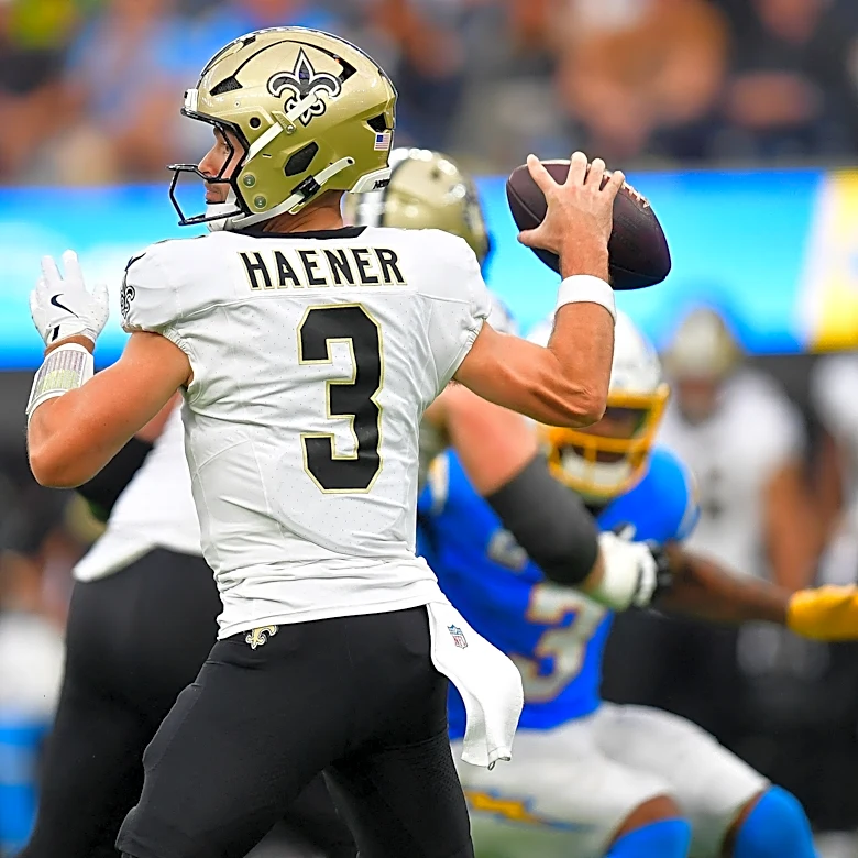 New York Giants signing ex-Saints 4th-round quarterback
