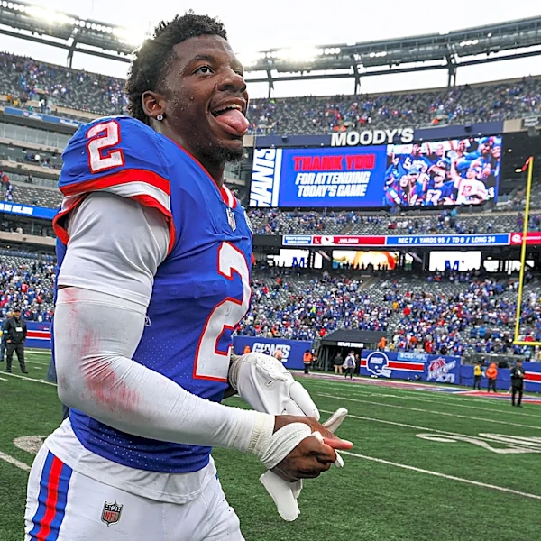 See it: Giants' Deonte Banks closed out win with 98-yard pick-6