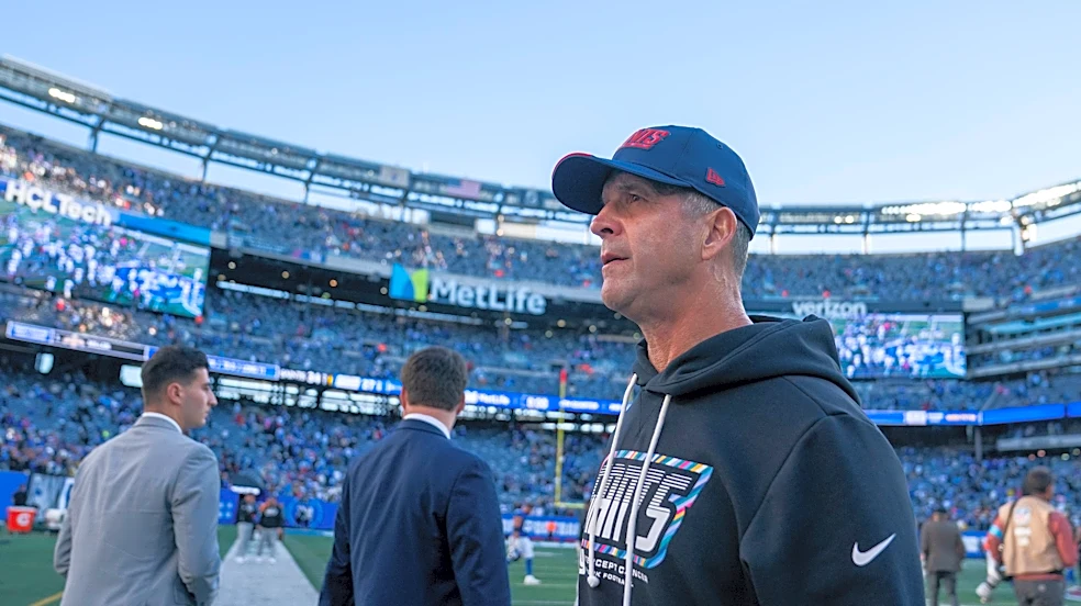 Giants stay atop NFC East after division's historic winless stretch