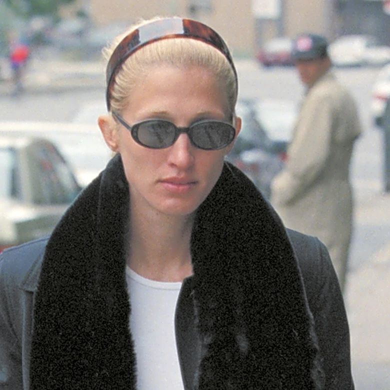 Everyone Wore This Hair Accessory In The '90s & It's Time It Made A Comeback
