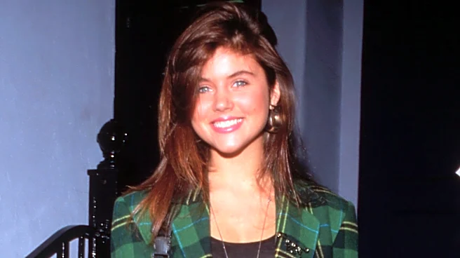 9 Pics Of Tiffani Thiessen That Prove She Was The Ultimate '90s Cool Girl