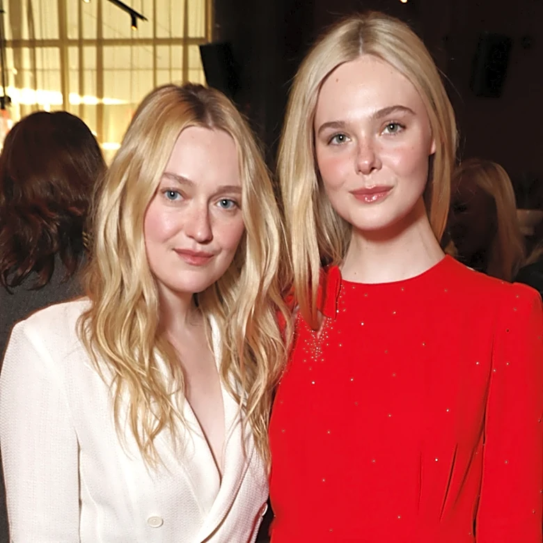 9 Pics Of Dakota And Elle Fanning That Prove Their Sisterly Bond Is Unbreakable