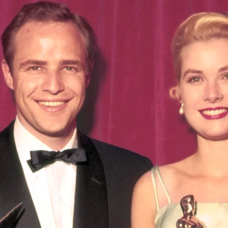 Throwback Pic Of Grace Kelly From The 1955 Oscars Highlights One Of Her Chicest Looks