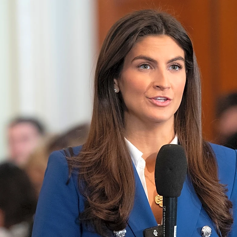 Kaitlan Collins Dialed Up The Glam For WWHL Appearance & Proved How Chic A Full Brow Is