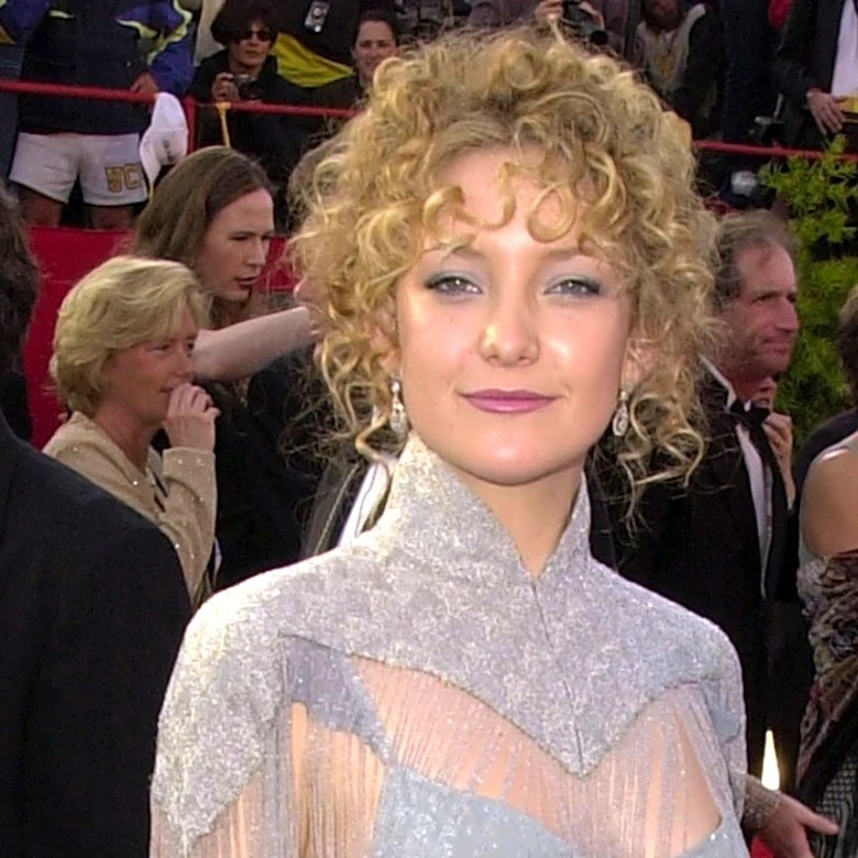 Kate Hudson's 2001 Oscars Look Made Worst-Dressed Lists But She Still Loves It (& So Do We)