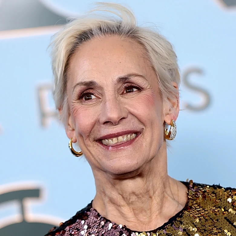 Laurie Metcalf's 2026 Tony Awards Dress Stunned But Her Gray Hair Transformation Stole The Show