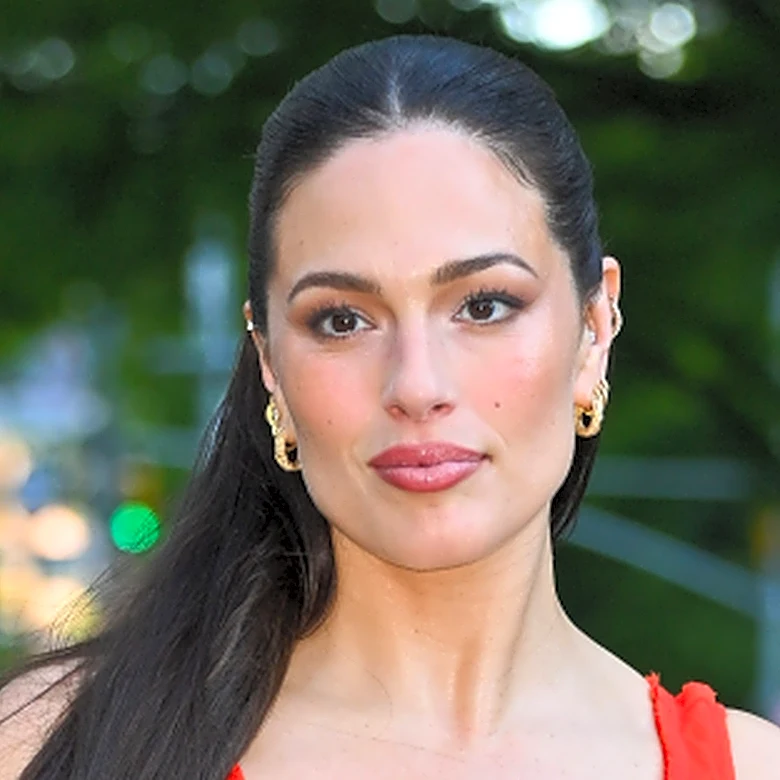 Ashley Graham Is So Gorgeous Makeup-Free