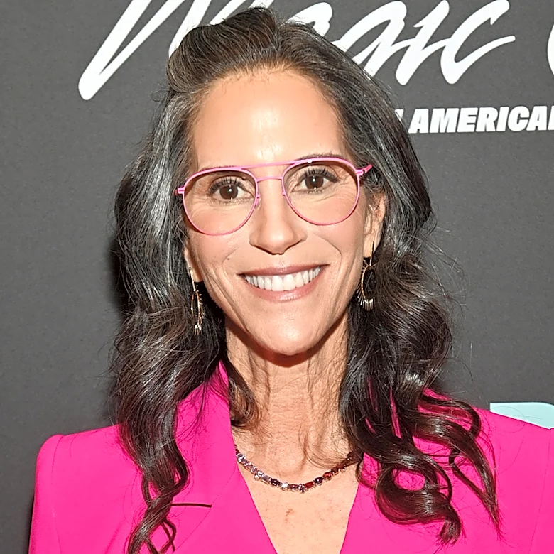 Jami Gertz Is A Fresh-Faced Beauty Going Makeup-Free
