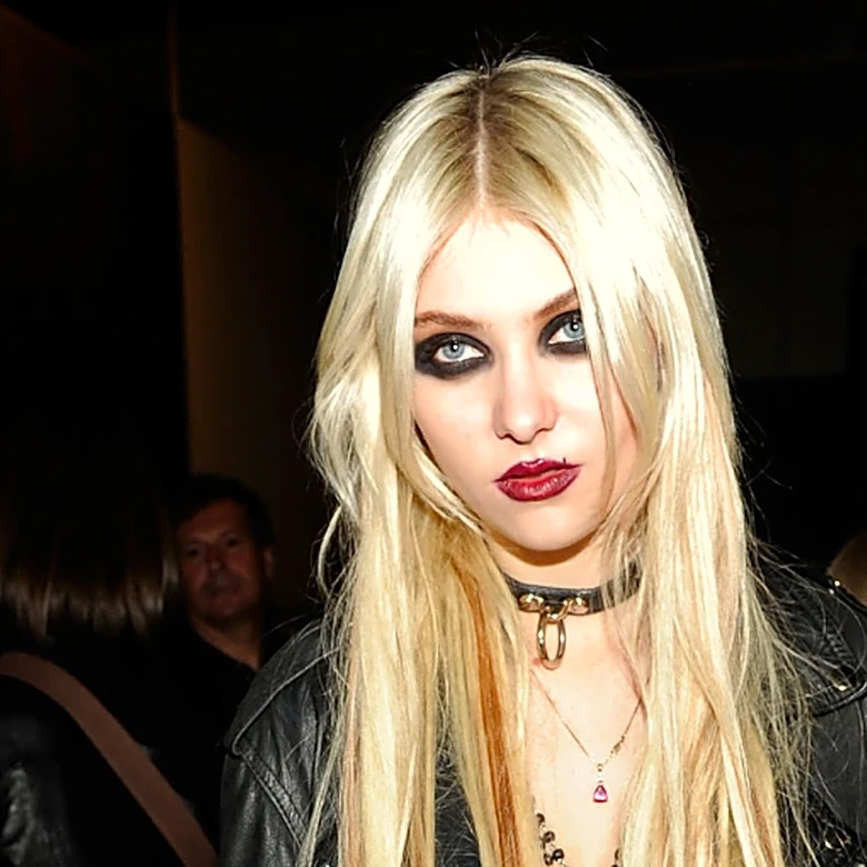 Legendary Outfits From The 'Indie Sleaze' Era We're Still Thinking About Years Later