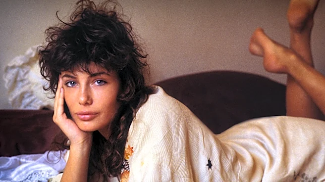 '80s Model And Actor Kelly LeBrock Has Aged Like Fine Wine & These Pics Are Proof