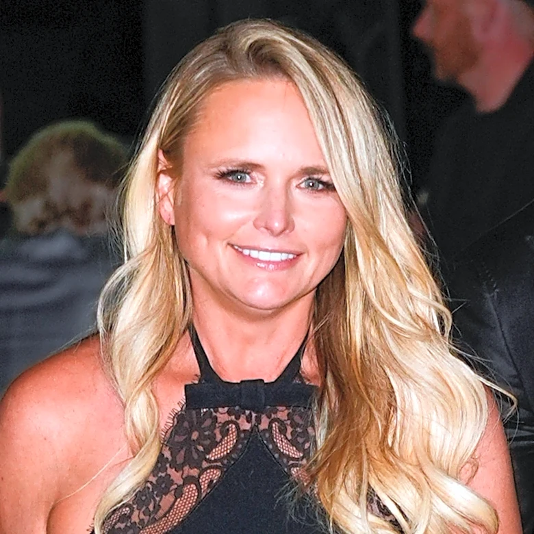 This LED Mask Used By Miranda Lambert For Taylor Swift's Wedding Has Over 400 5-Star Reviews